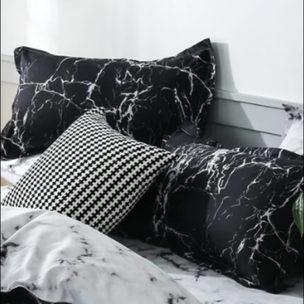 Marble pillow covers